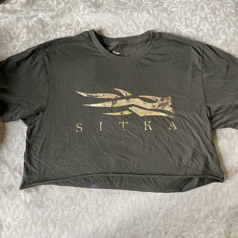 Cropped Sitka t shirt